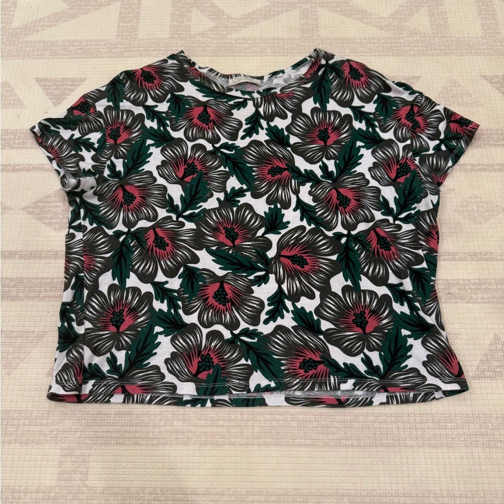 Zara Trafaluc Black and Pink Floral Short Sleeve Boxy Tee women’s Small